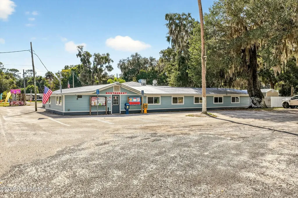 765 3rd Avenue Welaka FL 32189
