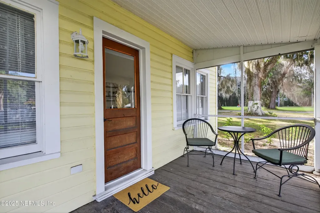 765 3rd Avenue Welaka FL 32189