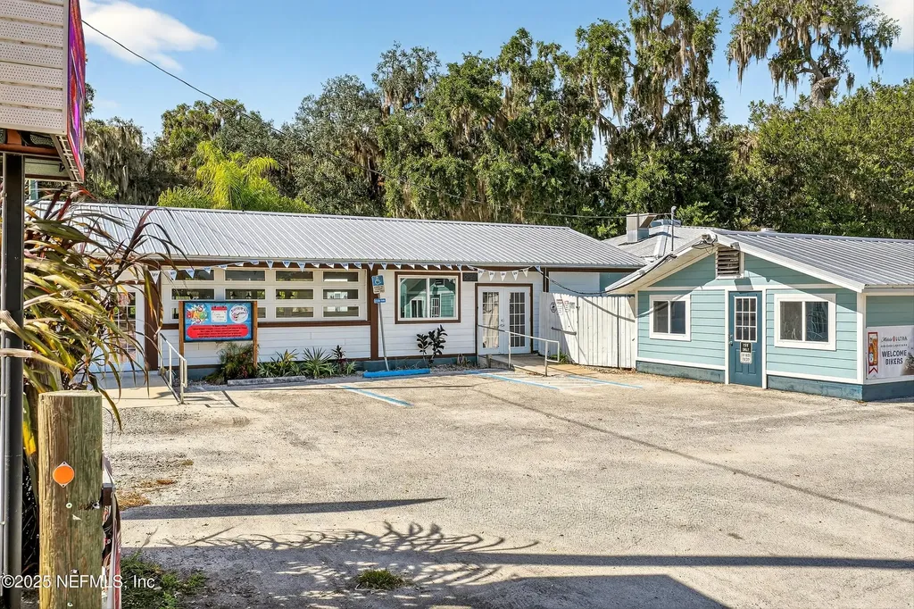 765 3rd Avenue Welaka FL 32189