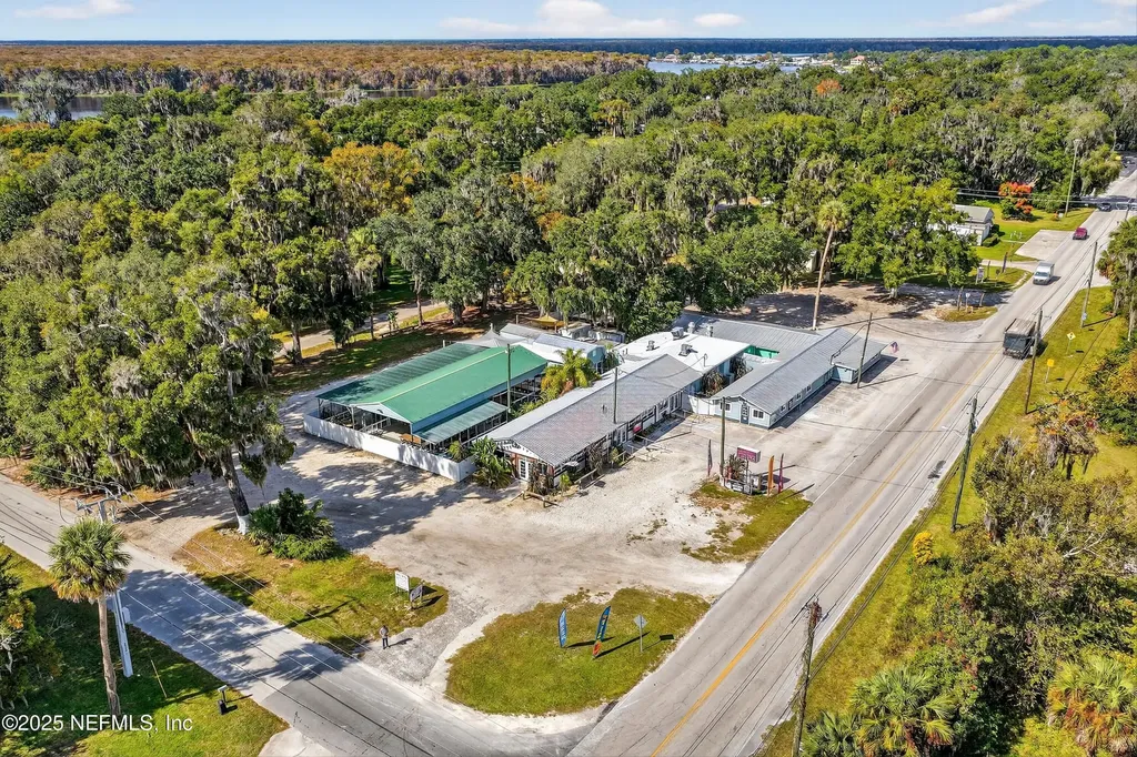 765 3rd Avenue Welaka FL 32189