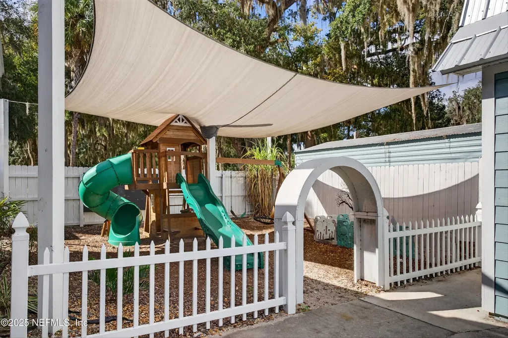 765 3rd Avenue Welaka FL 32189