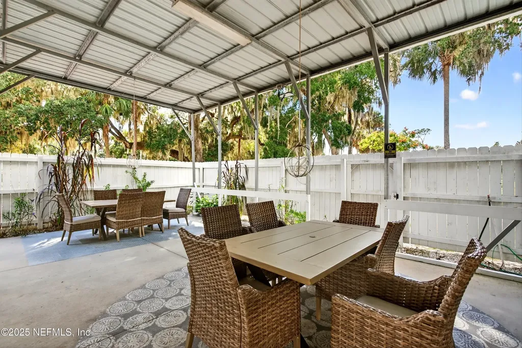 765 3rd Avenue Welaka FL 32189