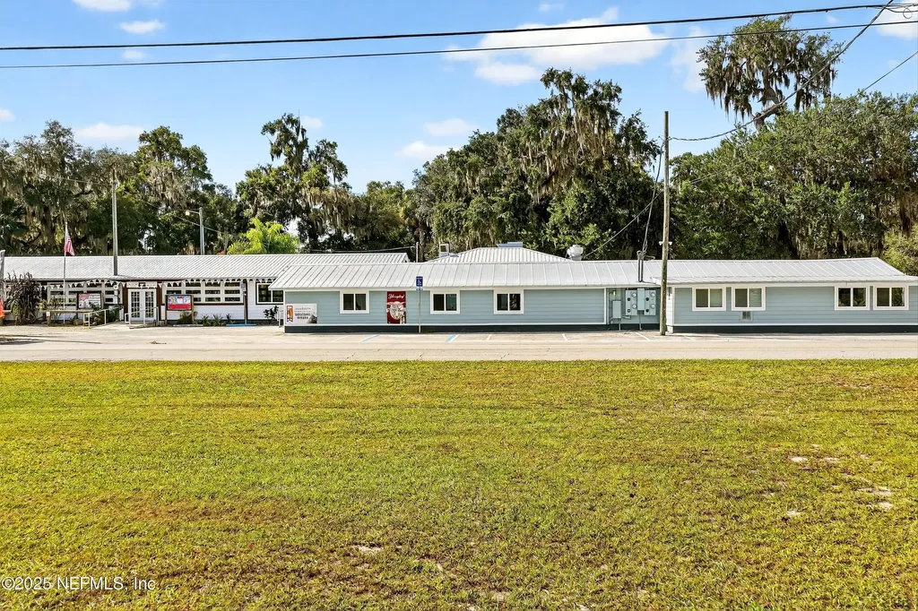 765 3rd Avenue Welaka FL 32189