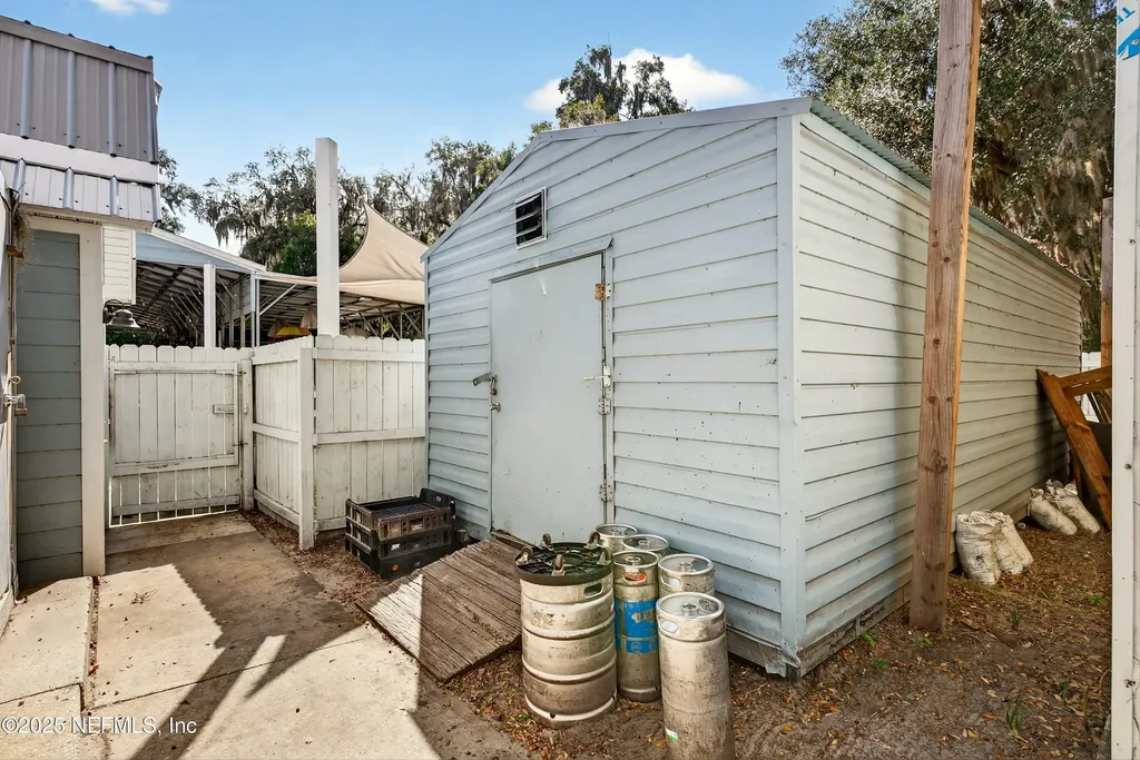 765 3rd Avenue Welaka FL 32189