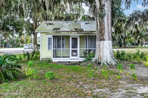 765 3rd Avenue Welaka FL 32189