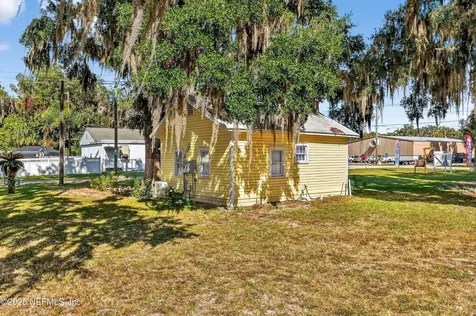 765 3rd Avenue Welaka FL 32189