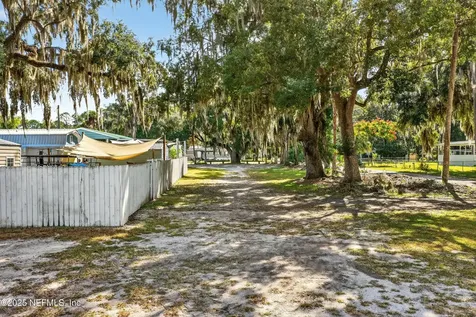 765 3rd Avenue Welaka FL 32189