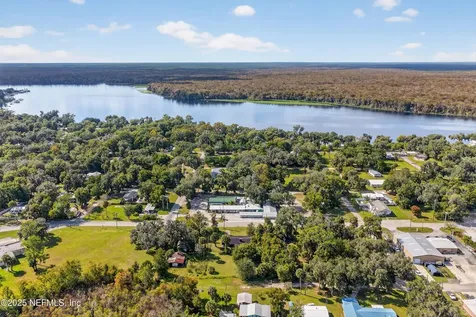 765 3rd Avenue Welaka FL 32189