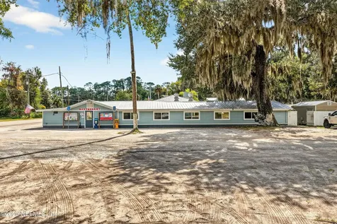 765 3rd Avenue Welaka FL 32189