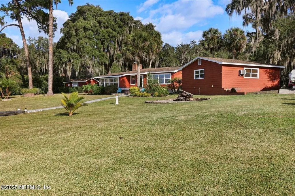 802 Lemon Avenue Crescent City FL 32112