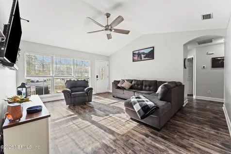 482 N 3rd Street Macclenny FL 32063