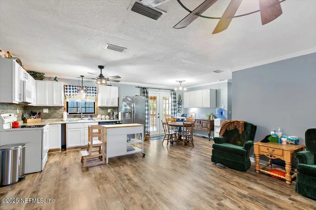 45077 Clemmons Road Callahan FL 32011