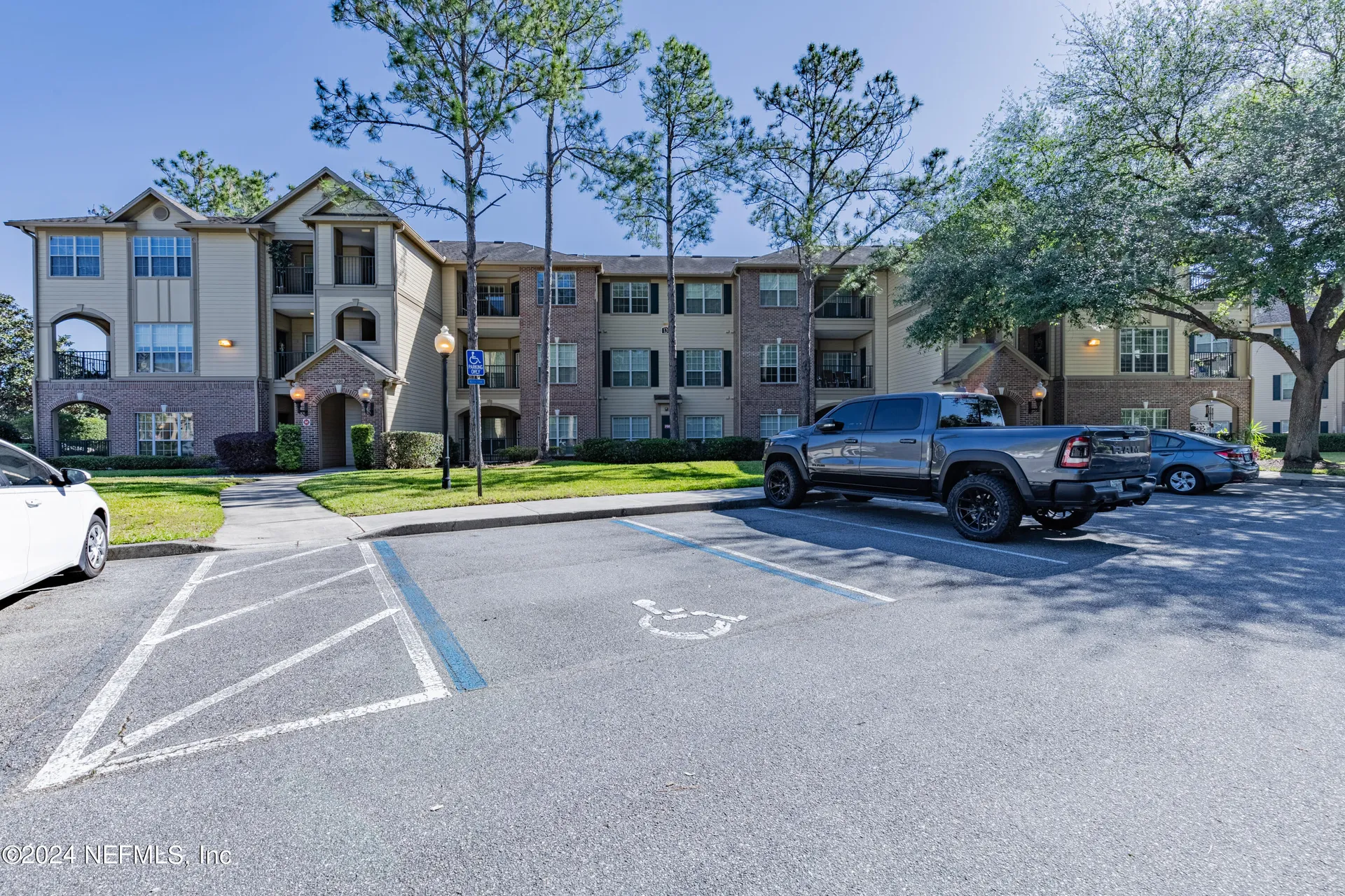 7800 Point Meadows Drive Jacksonville FL 32256