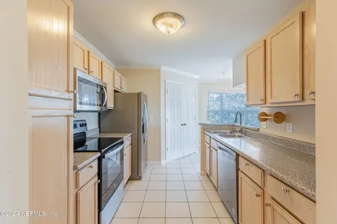 7800 Point Meadows Drive Jacksonville FL 32256