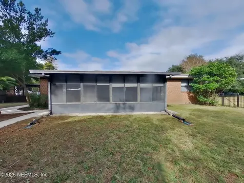 8588 Lamanto Avenue N Jacksonville FL 32211
