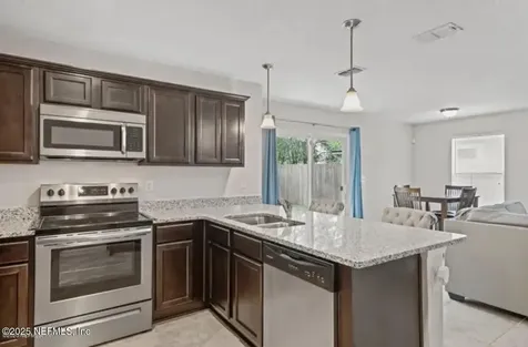 8213 Highfield Avenue Jacksonville FL 32216