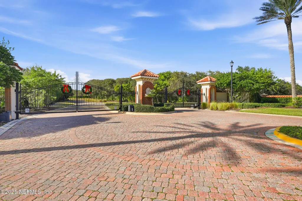 225 N La Crescenta Drive St. Augustine FL 32080