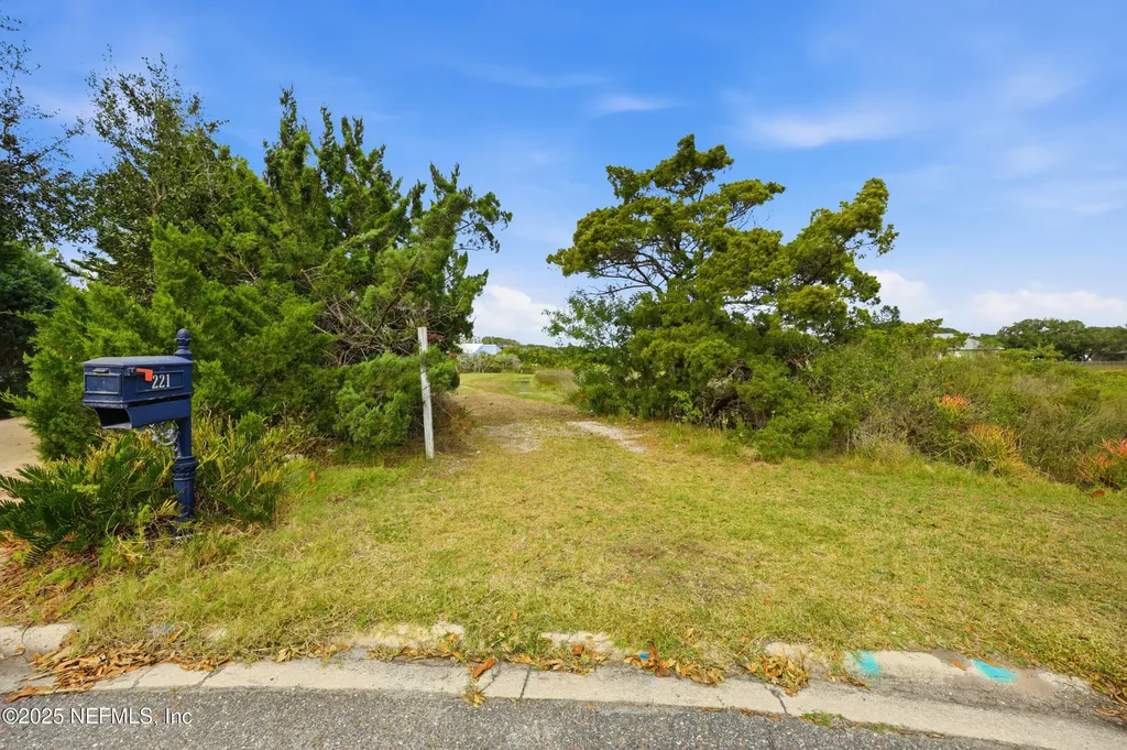 225 N La Crescenta Drive St. Augustine FL 32080