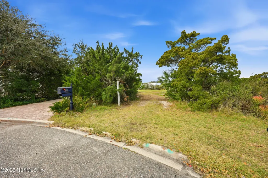 225 N La Crescenta Drive St. Augustine FL 32080