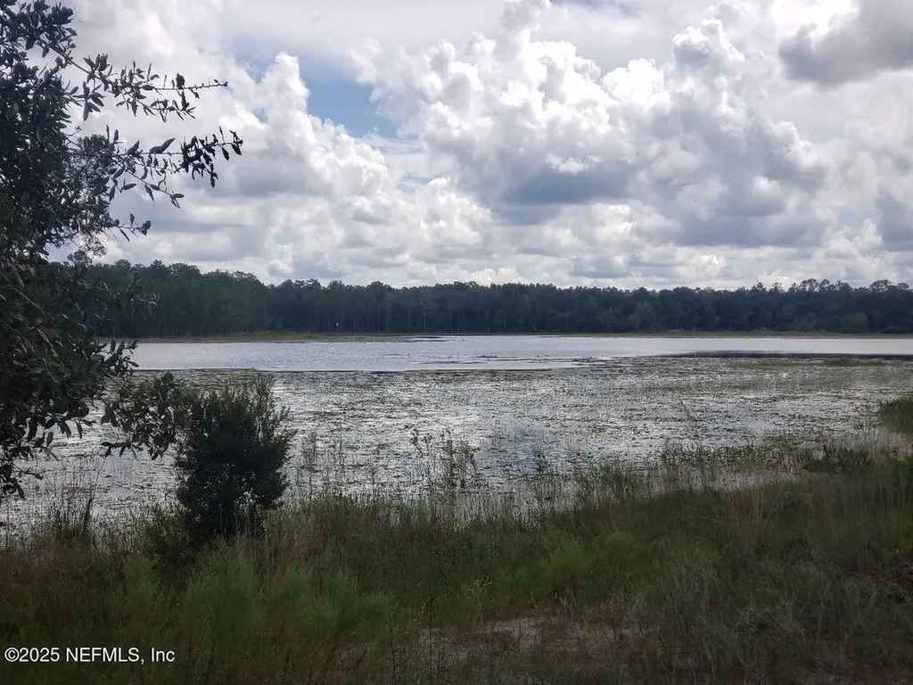 1538 State Road 20 Hawthorne FL 32640
