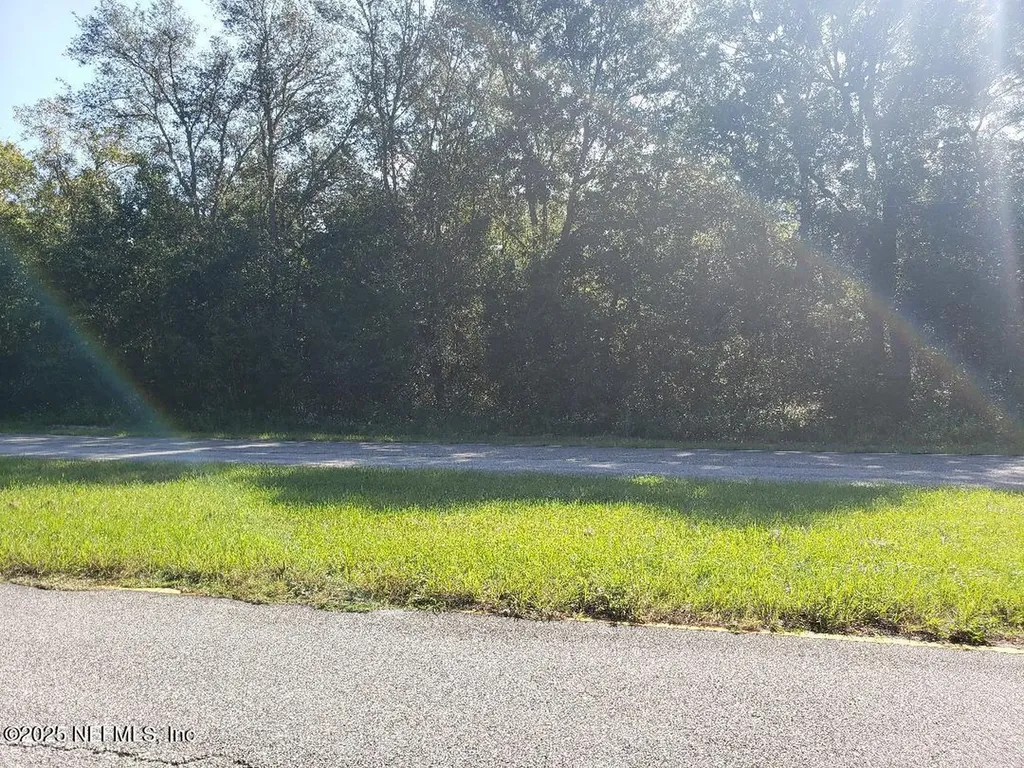1538 State Road 20 Hawthorne FL 32640