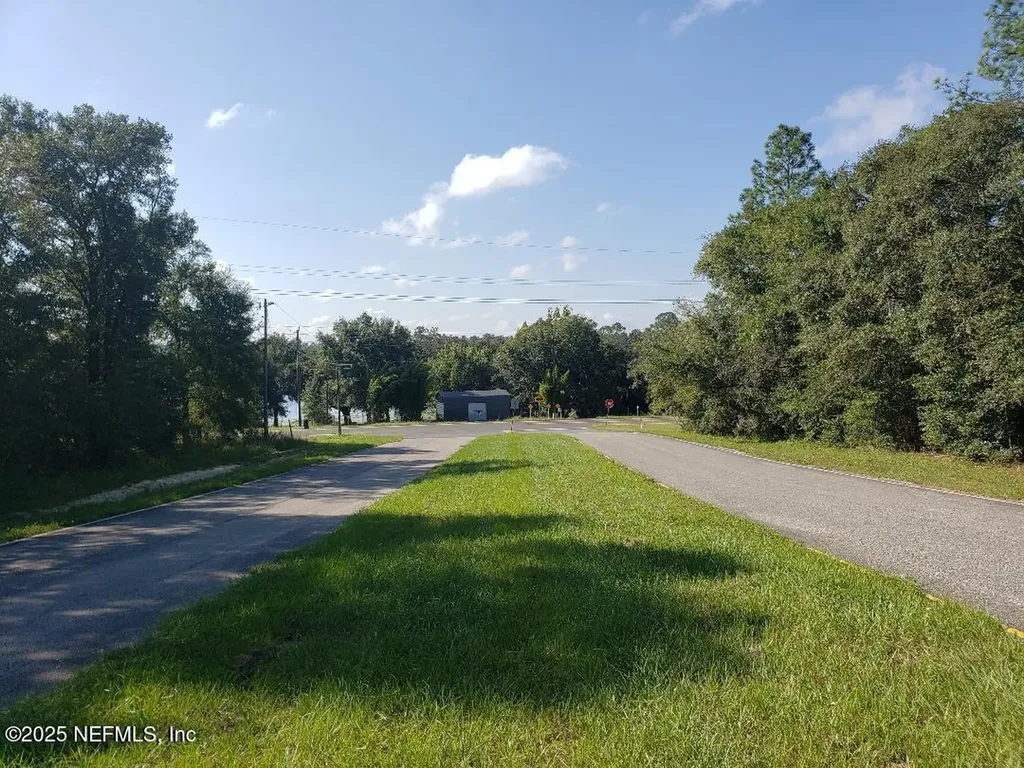 1538 State Road 20 Hawthorne FL 32640
