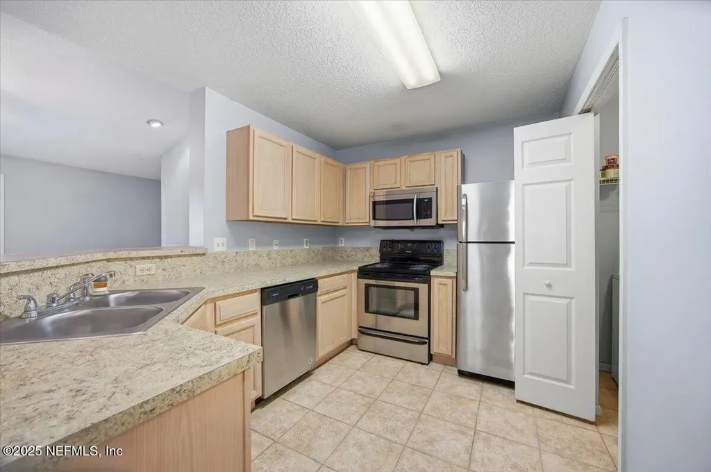 13715 Richmond Park Drive N Jacksonville FL 32224