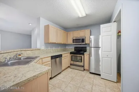 13715 Richmond Park Drive N Jacksonville FL 32224