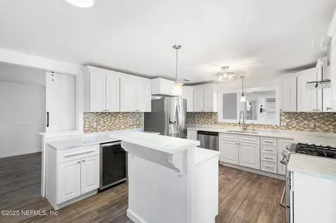 370 10th Street Atlantic Beach FL 32233