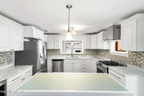 370 10th Street Atlantic Beach FL 32233