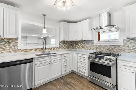370 10th Street Atlantic Beach FL 32233