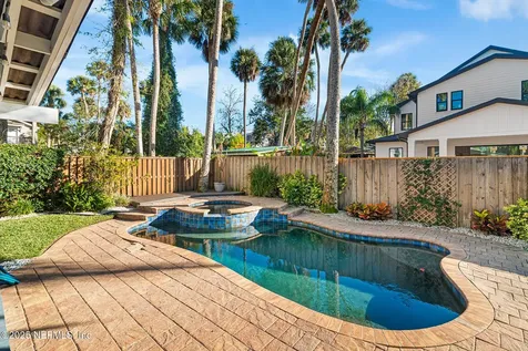 370 10th Street Atlantic Beach FL 32233