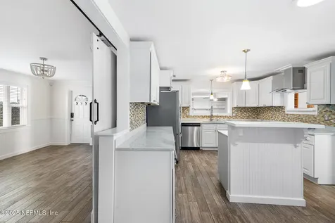 370 10th Street Atlantic Beach FL 32233