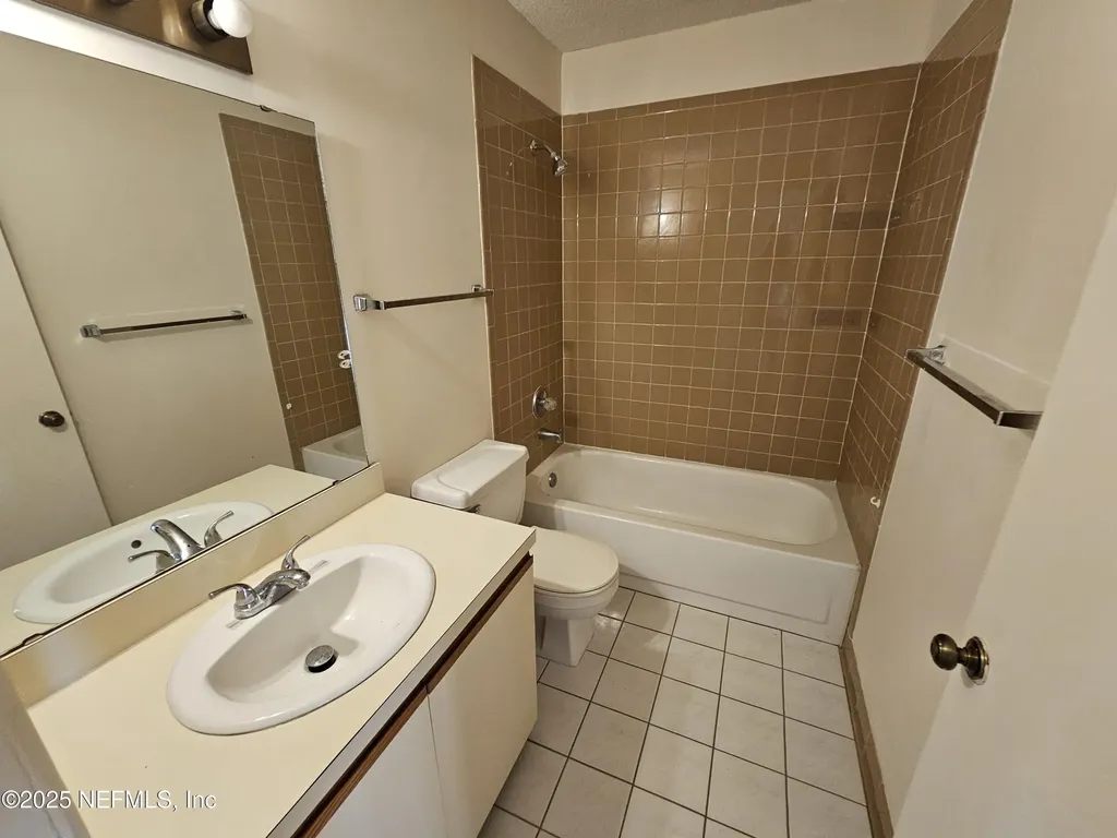 1307 River Hills Circle Jacksonville FL 32211