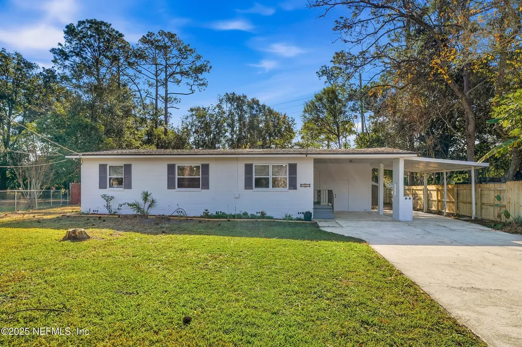 1995 E Burkholder Circle Jacksonville FL 32216