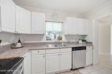1995 E Burkholder Circle Jacksonville FL 32216