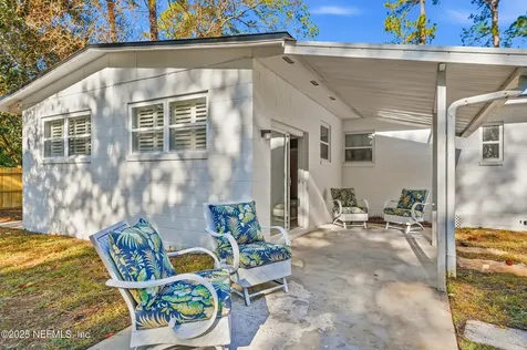 1995 E Burkholder Circle Jacksonville FL 32216