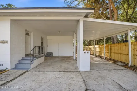 1995 E Burkholder Circle Jacksonville FL 32216