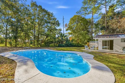 1995 E Burkholder Circle Jacksonville FL 32216