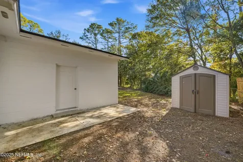 1995 E Burkholder Circle Jacksonville FL 32216