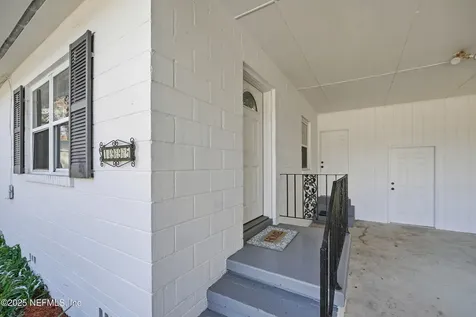 1995 E Burkholder Circle Jacksonville FL 32216