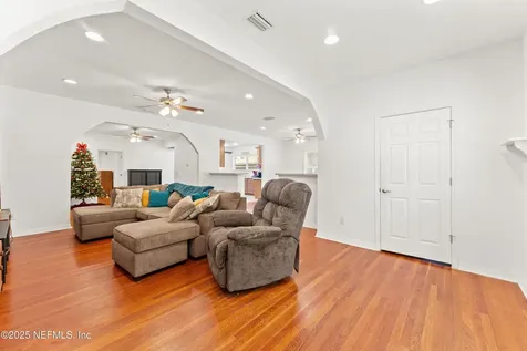 34 N College Street Macclenny FL 32063