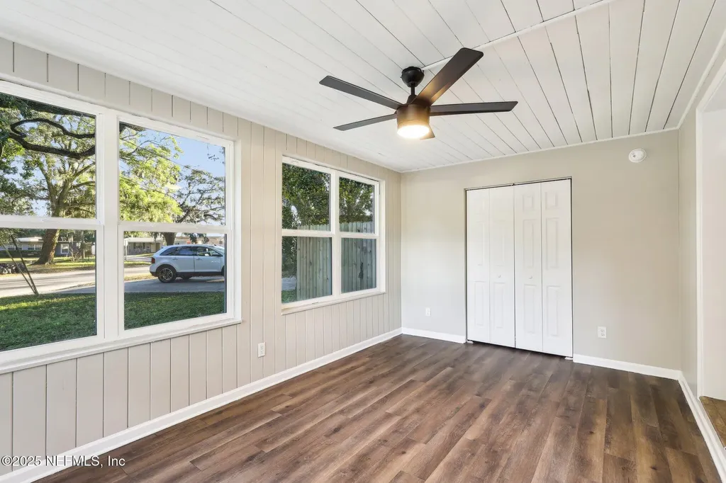 1268 King Arthur Road Jacksonville FL 32211