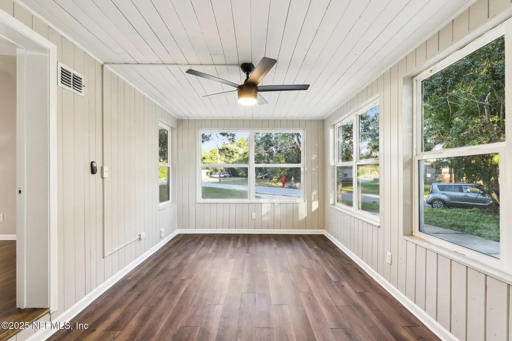 1268 King Arthur Road Jacksonville FL 32211