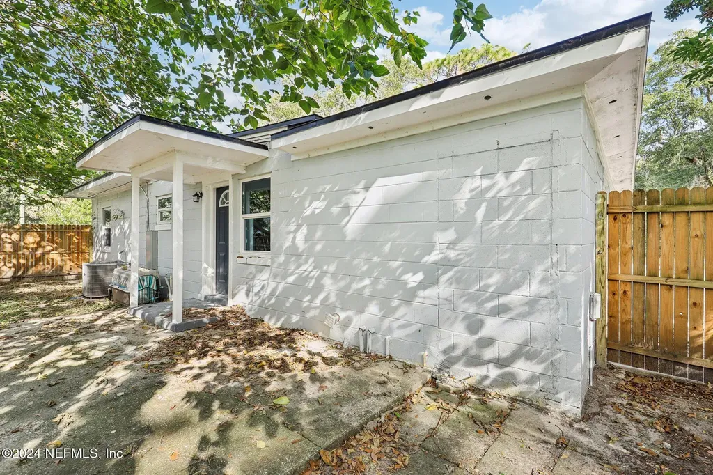 1268 King Arthur Road Jacksonville FL 32211