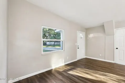 1268 King Arthur Road Jacksonville FL 32211