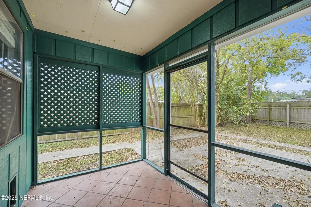 400 Cranes Landing Court Jacksonville FL 32216