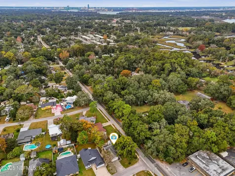400 Cranes Landing Court Jacksonville FL 32216