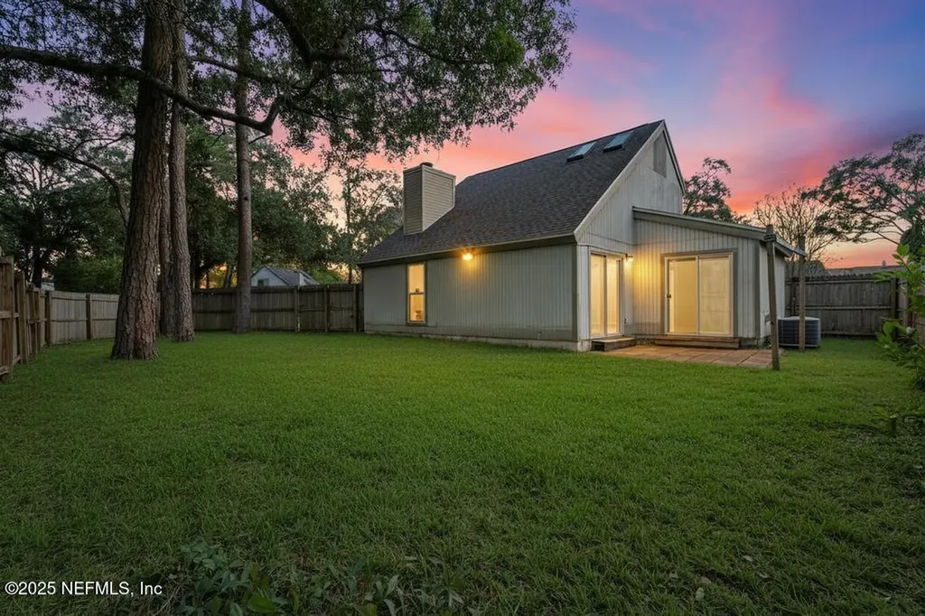 4910 Natures Hollow Way N Jacksonville FL 32217