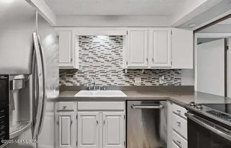 4910 Natures Hollow Way N Jacksonville FL 32217